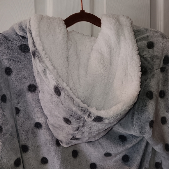 Bobbie Brooks Robe - Picture 4 of 4